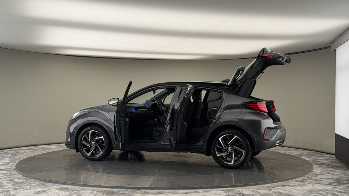 Toyota C-HR Image 23