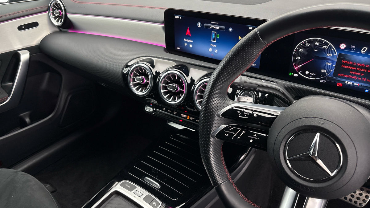 Mercedes-Benz CLA Image 18