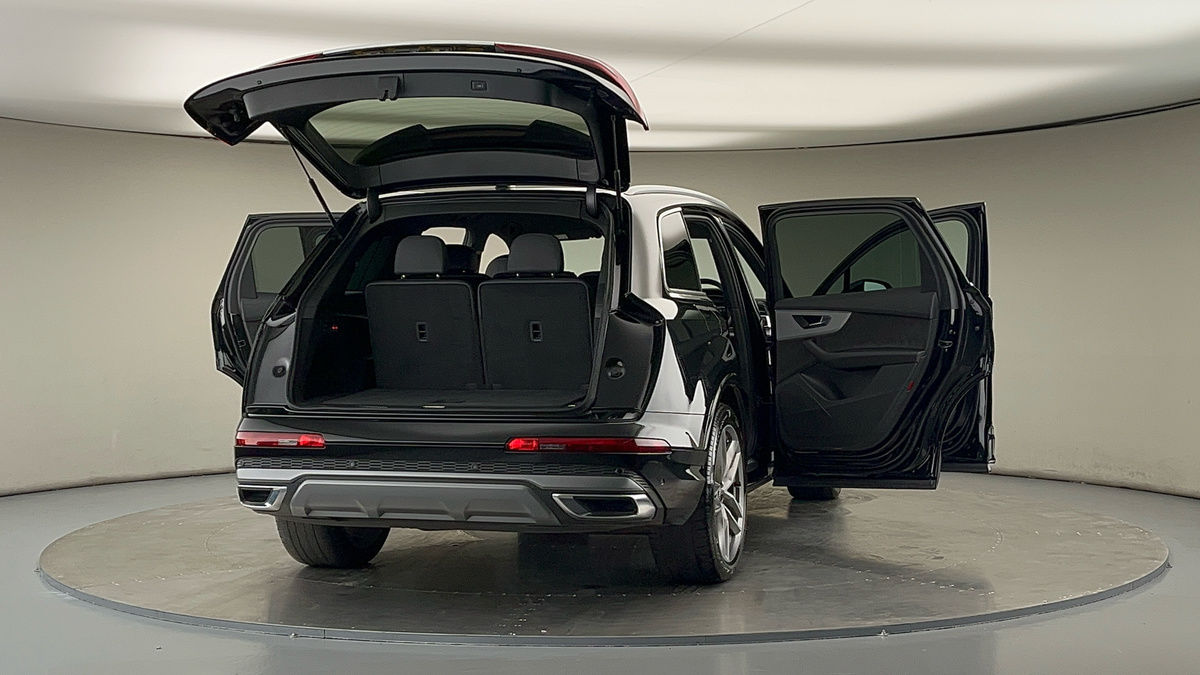 More views of Audi Q7
