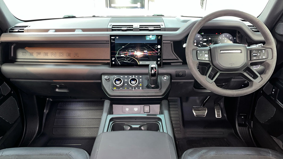 Land Rover Defender 110 Image 12