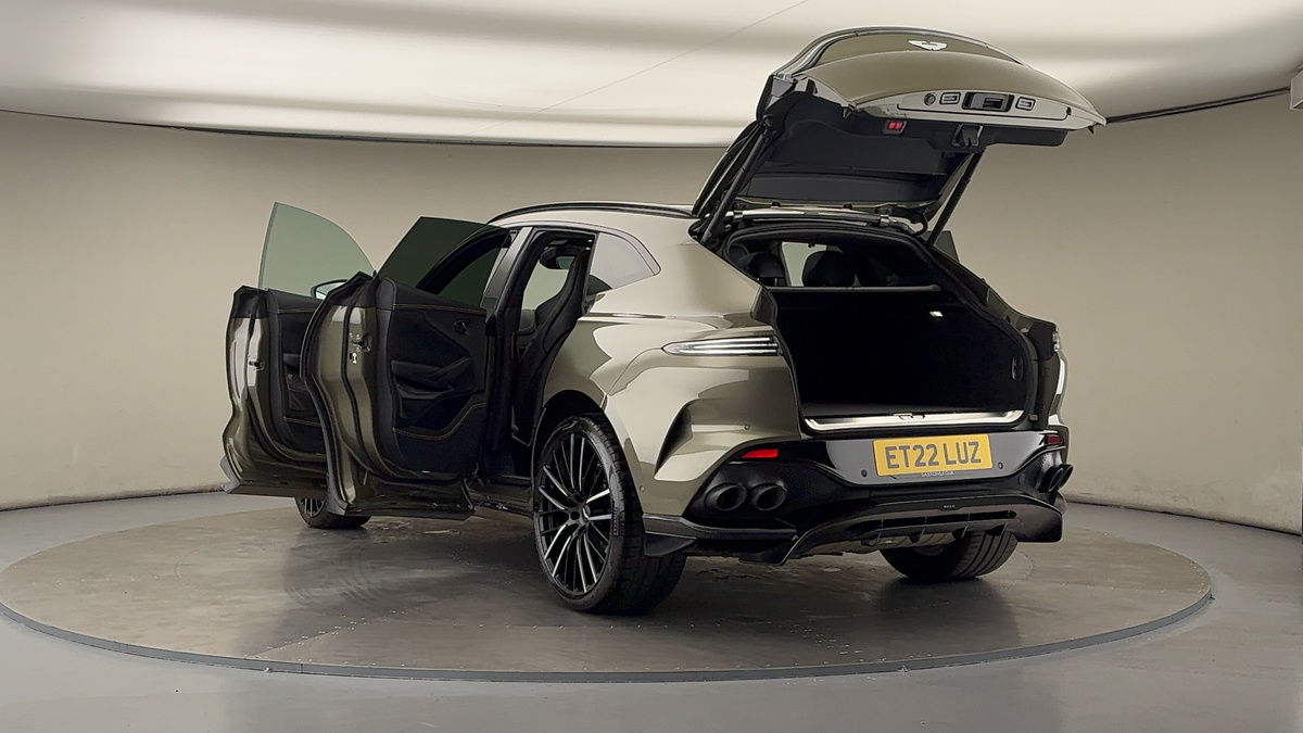 Aston Martin DBX Image 23