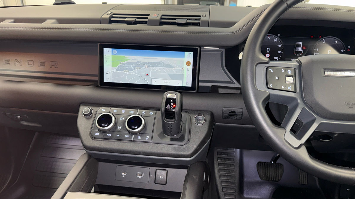 Land Rover Defender 110 Urban Image 26