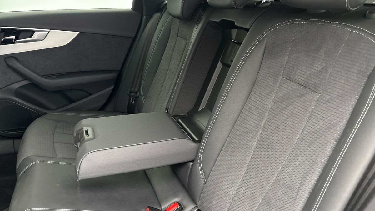 Audi A4 Avant Image 9