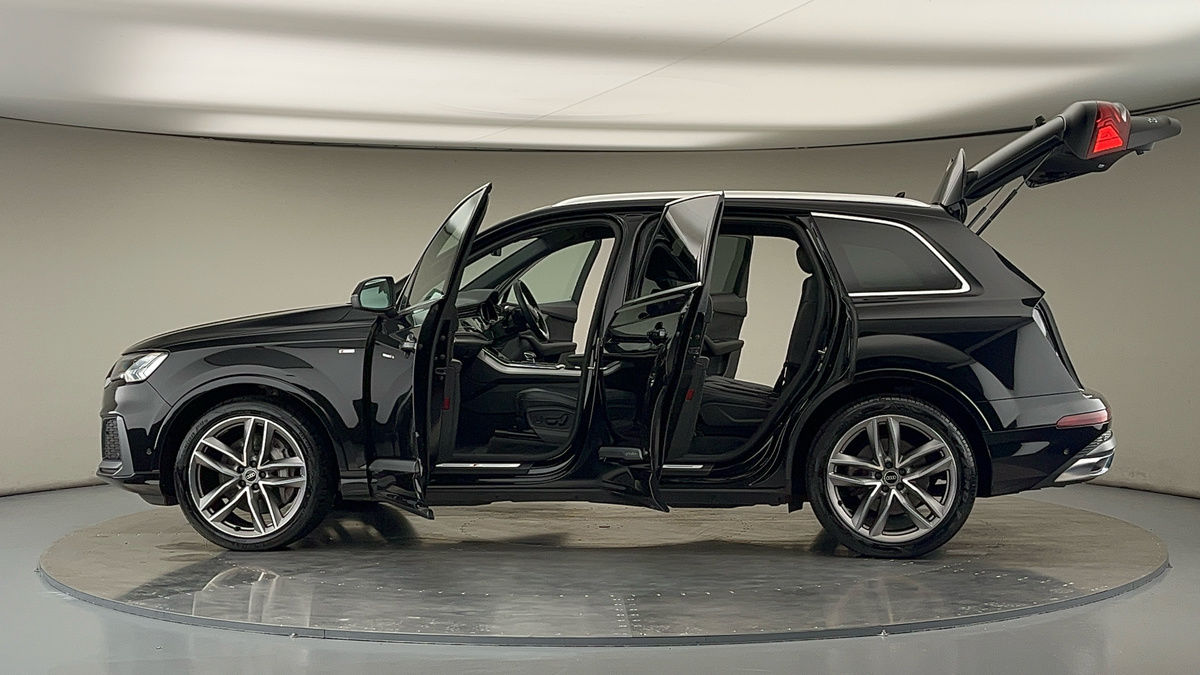 More views of Audi Q7