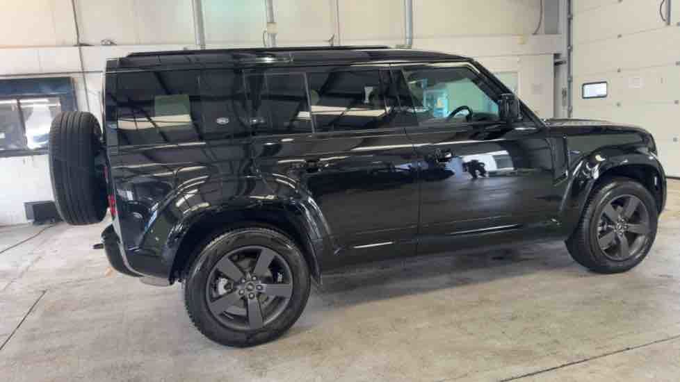 More views of Land Rover Defender 110