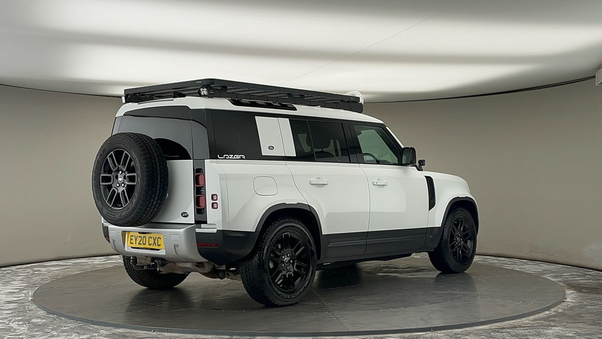 Land Rover Defender 110 Image 21