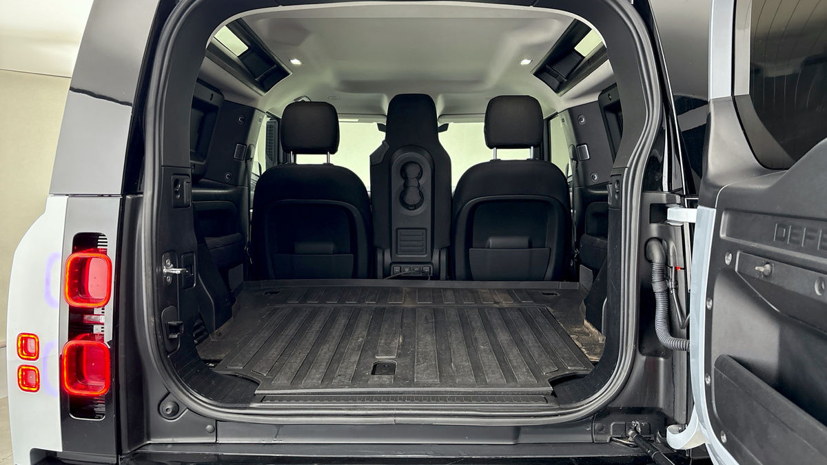 Land Rover Defender 90 Urban Image 11