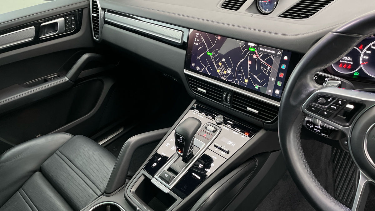 Porsche Cayenne Image 18