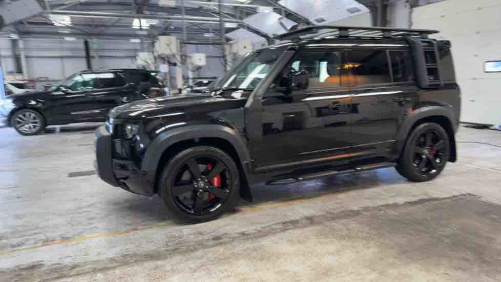 More views of Land Rover Defender 110