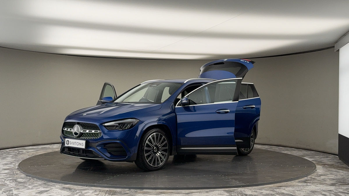 More views of Mercedes-Benz GLA