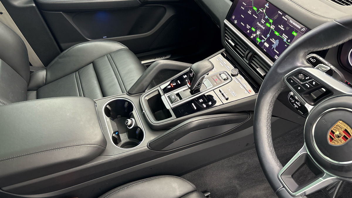 Porsche Cayenne Image 18