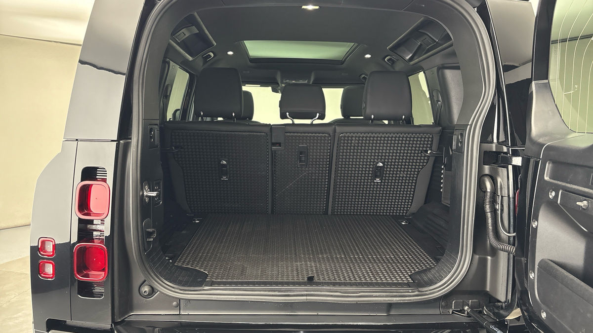 Land Rover Defender 110 Urban Image 11