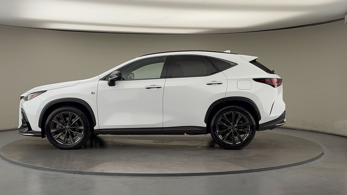Lexus NX Image 15