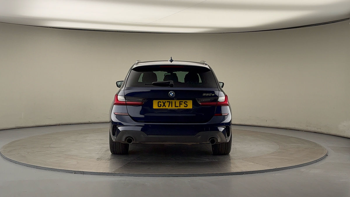 BMW 3 Series Image 4
