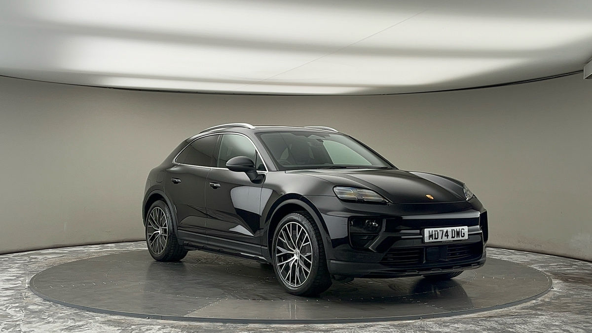 Porsche Macan Sticky Header Image