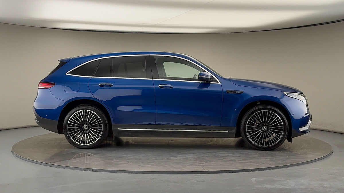 Mercedes-Benz EQC Image 16
