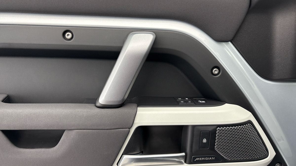 Land Rover Defender 90 Image 19
