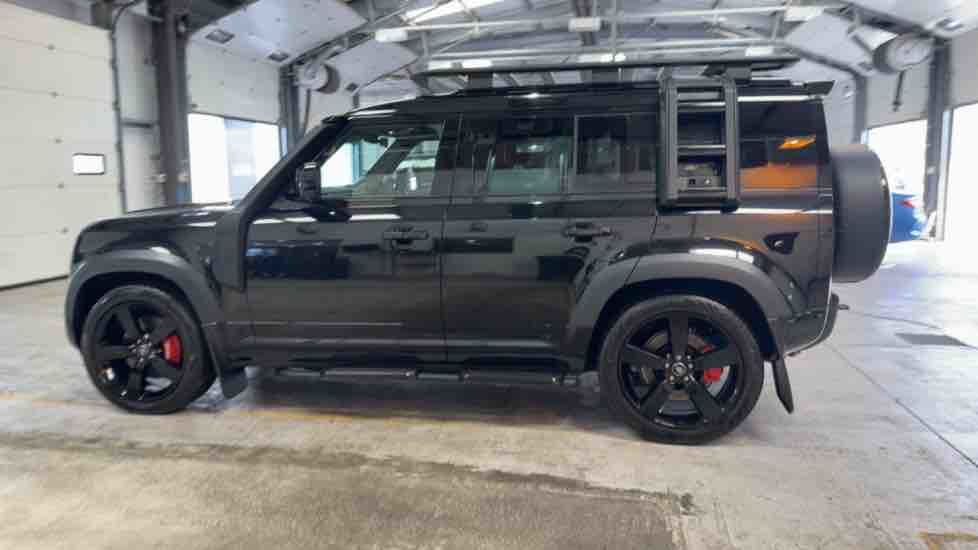 More views of Land Rover Defender 110