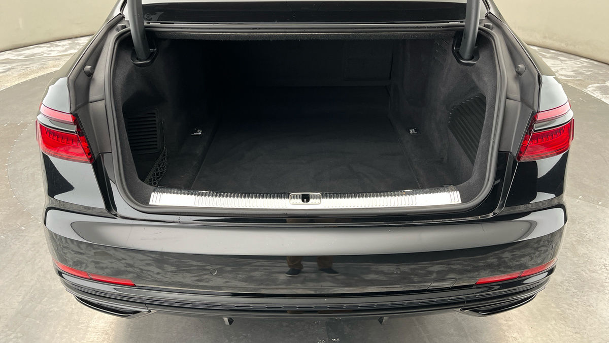 Audi A8 Image 11