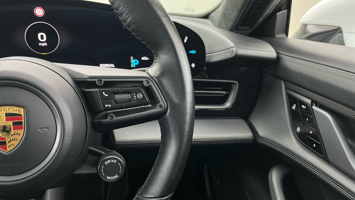 Porsche Taycan Image 14