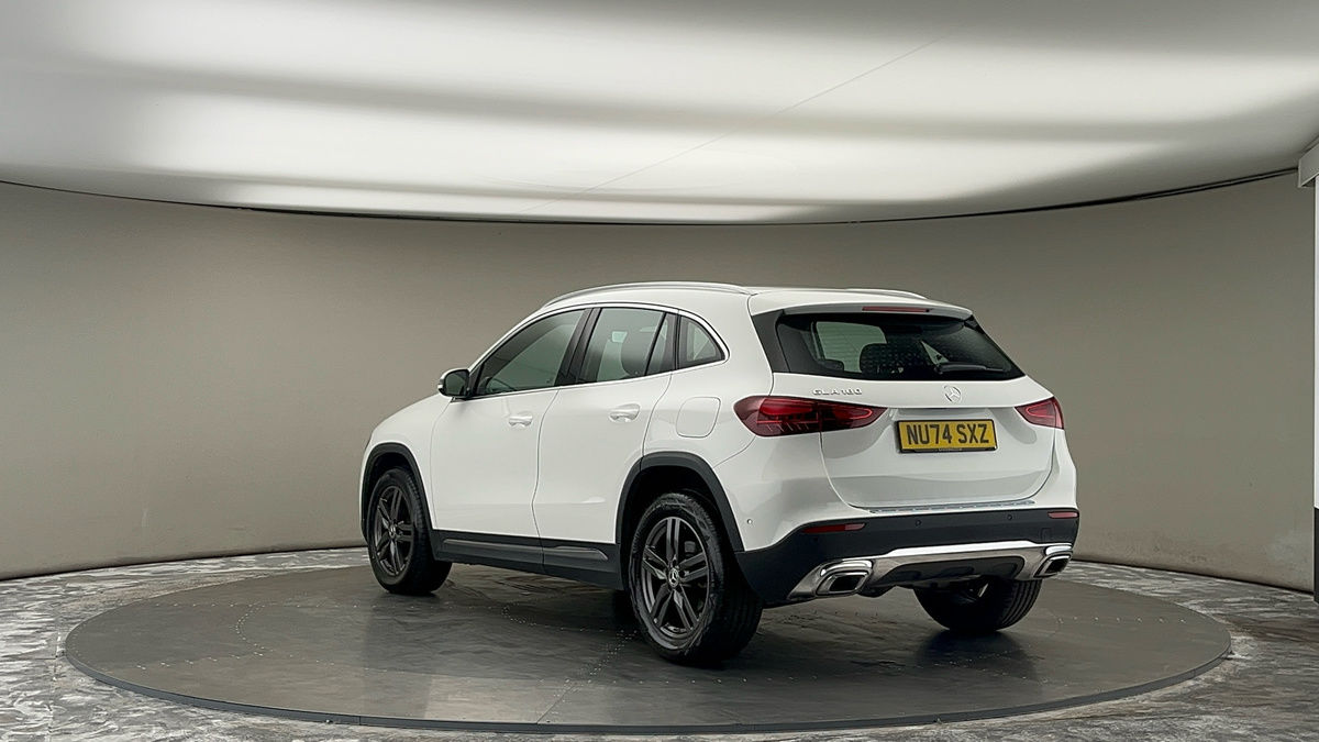 Mercedes-Benz GLA Image 2