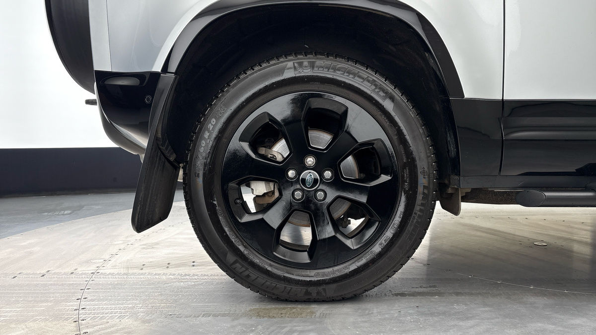 Land Rover Defender 90 Image 10