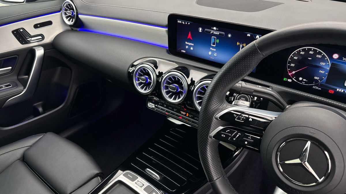 Mercedes-Benz CLA Image 18
