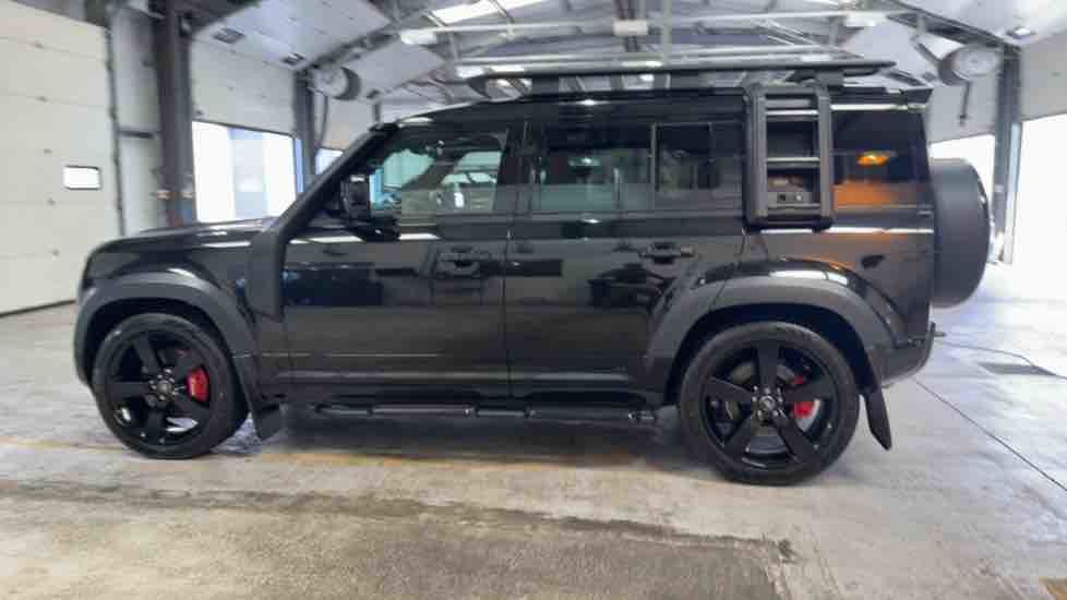 More views of Land Rover Defender 110