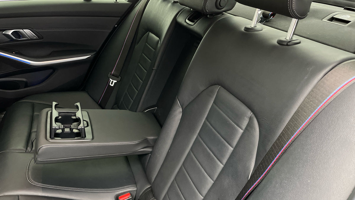 BMW 3 Series Image 9
