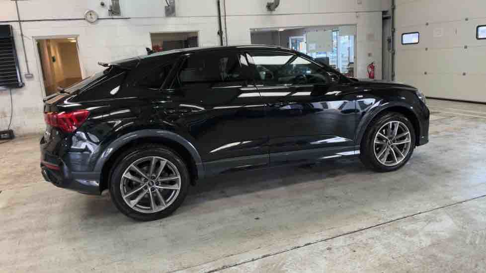 More views of Audi Q3