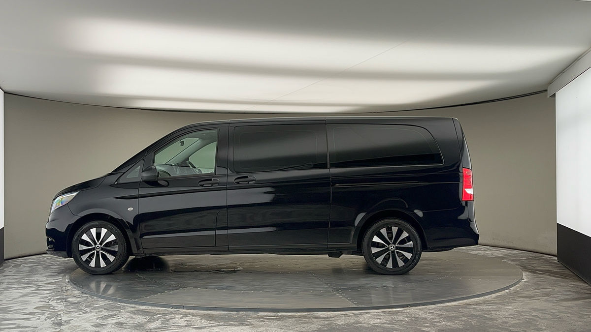 More views of Mercedes-Benz Vito