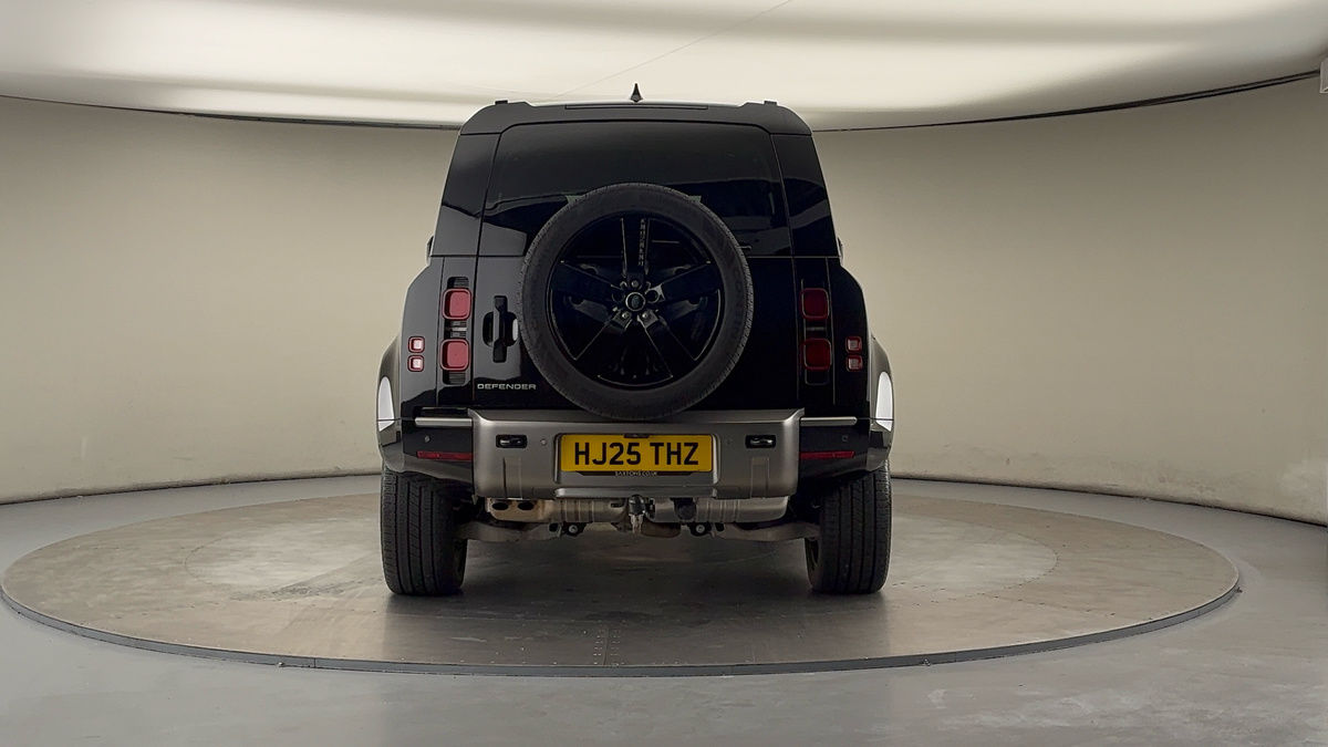 Land Rover Defender 110 Image 4