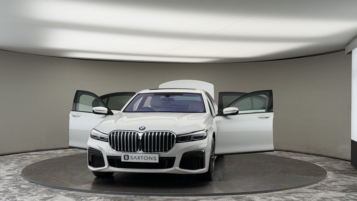 BMW 7 Series Image 9