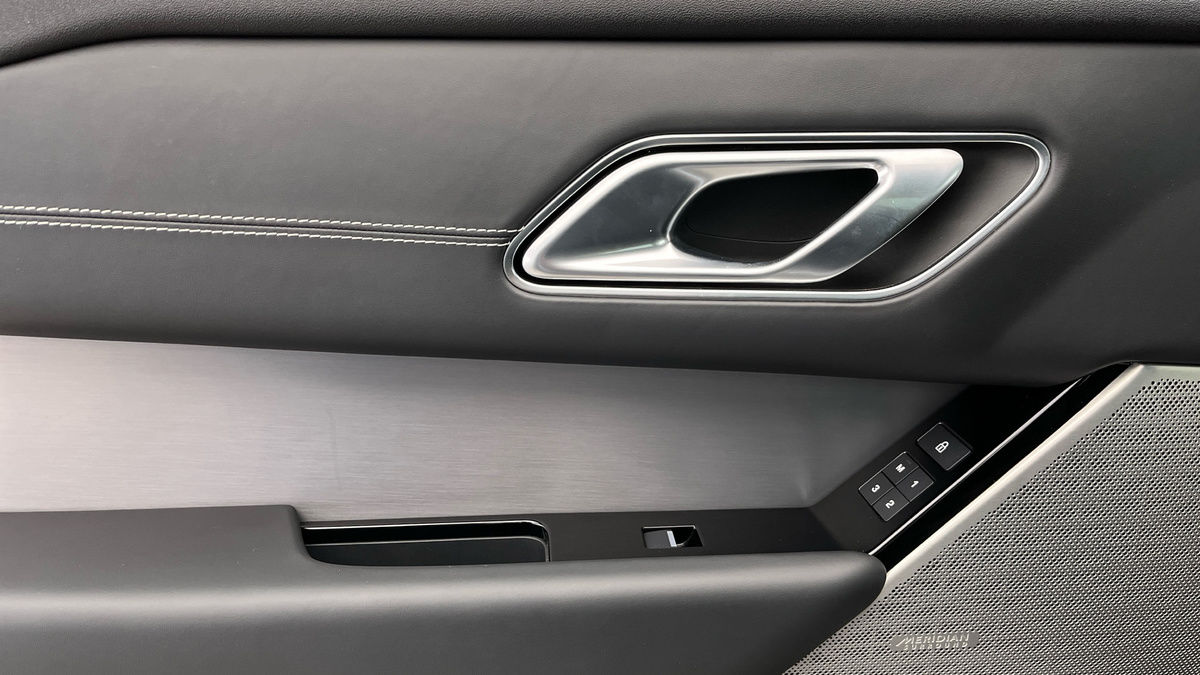 Land Rover Range Rover Velar Image 19