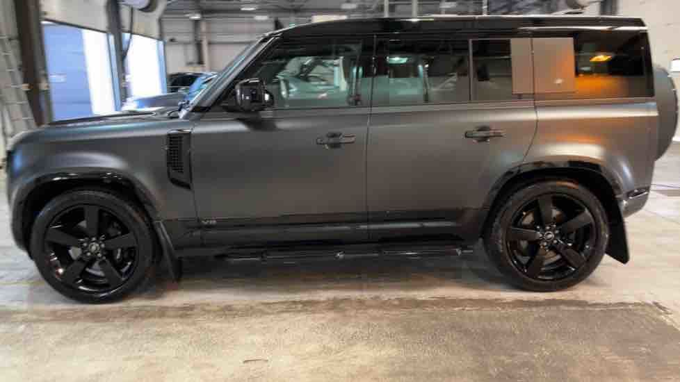 More views of Land Rover Defender 110