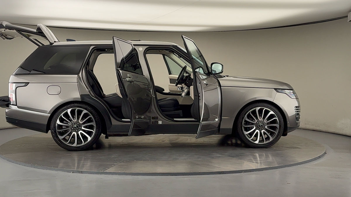 More views of Land Rover Range Rover