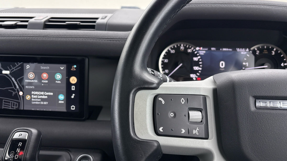 Land Rover Defender 90 Image 13