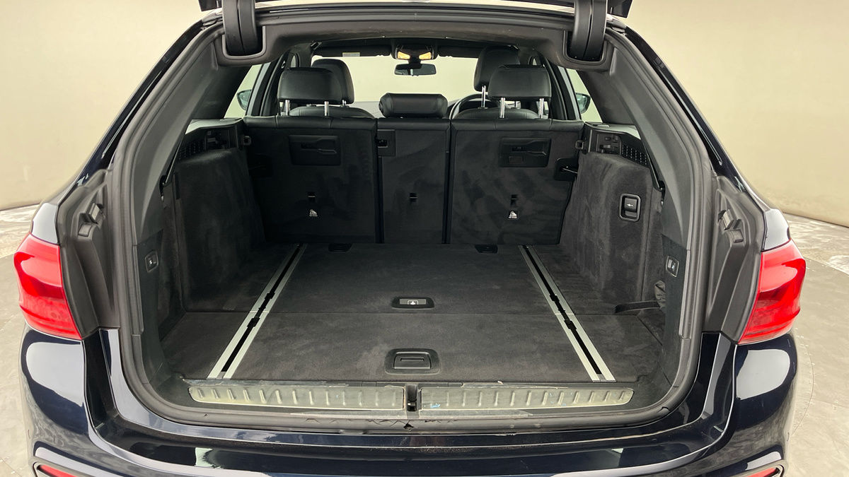 BMW 5 Series Image 11