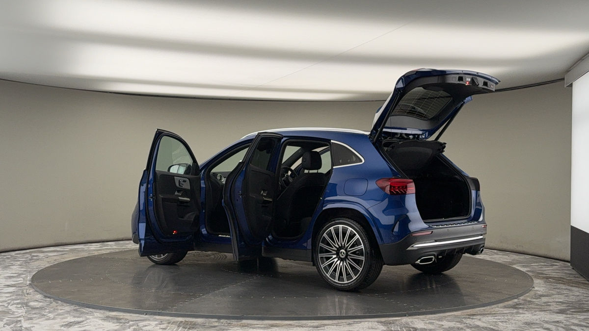 More views of Mercedes-Benz GLA
