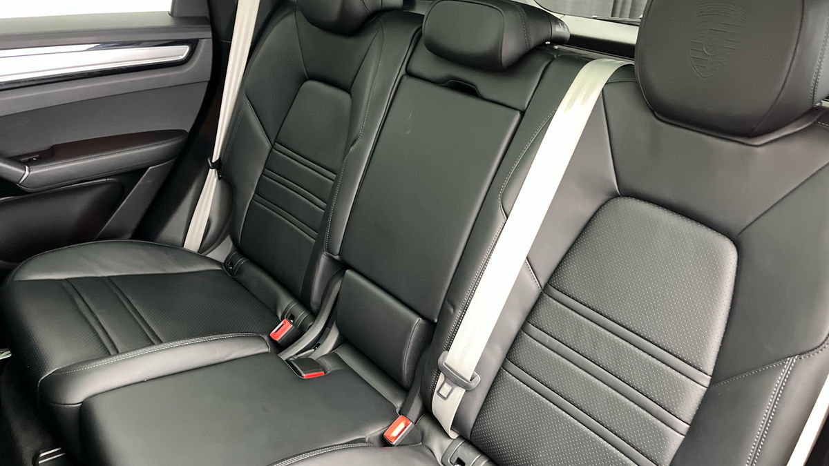 Porsche Cayenne Image 8