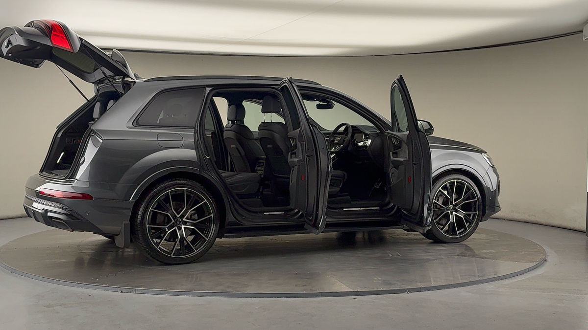 More views of Audi Q7