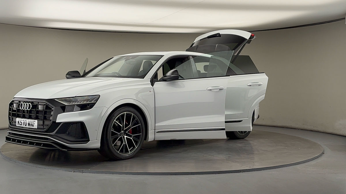 More views of Audi Q8