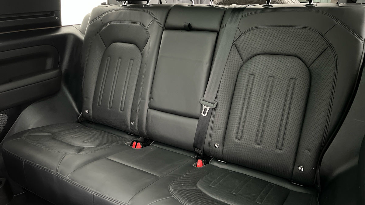 Land Rover Defender 90 Image 8