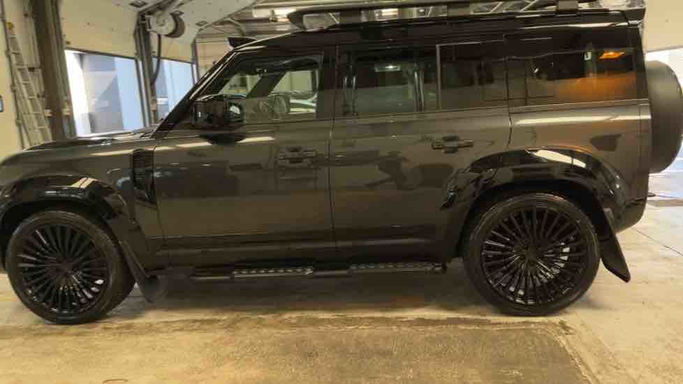 More views of Land Rover Defender 110
