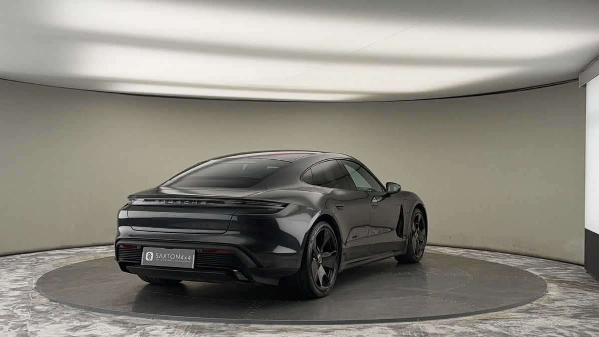 Porsche Taycan Image 21