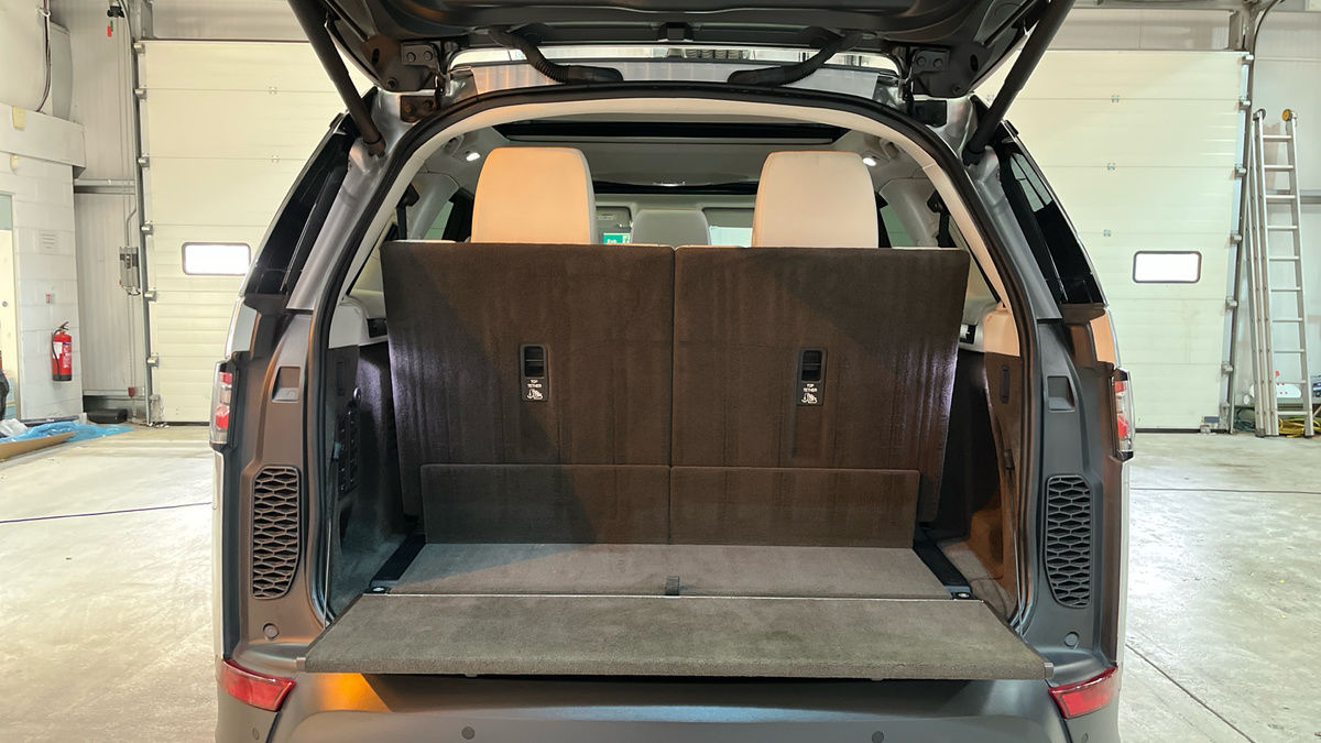 Land Rover Discovery Image 11