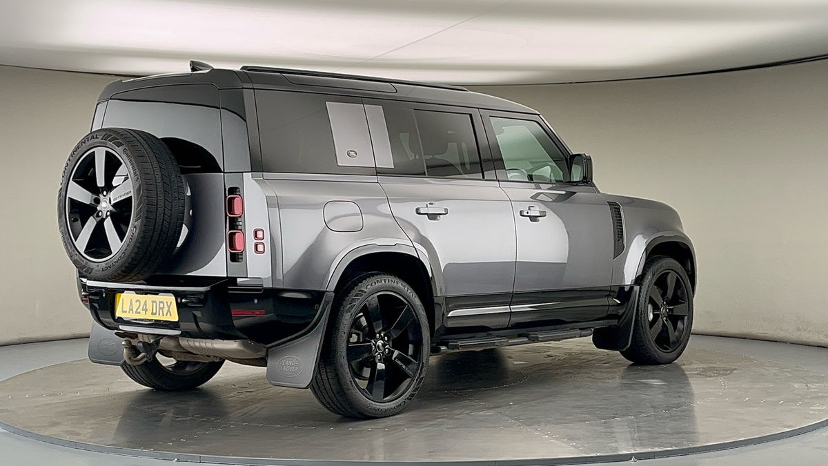 Land Rover Defender 110 Image 21