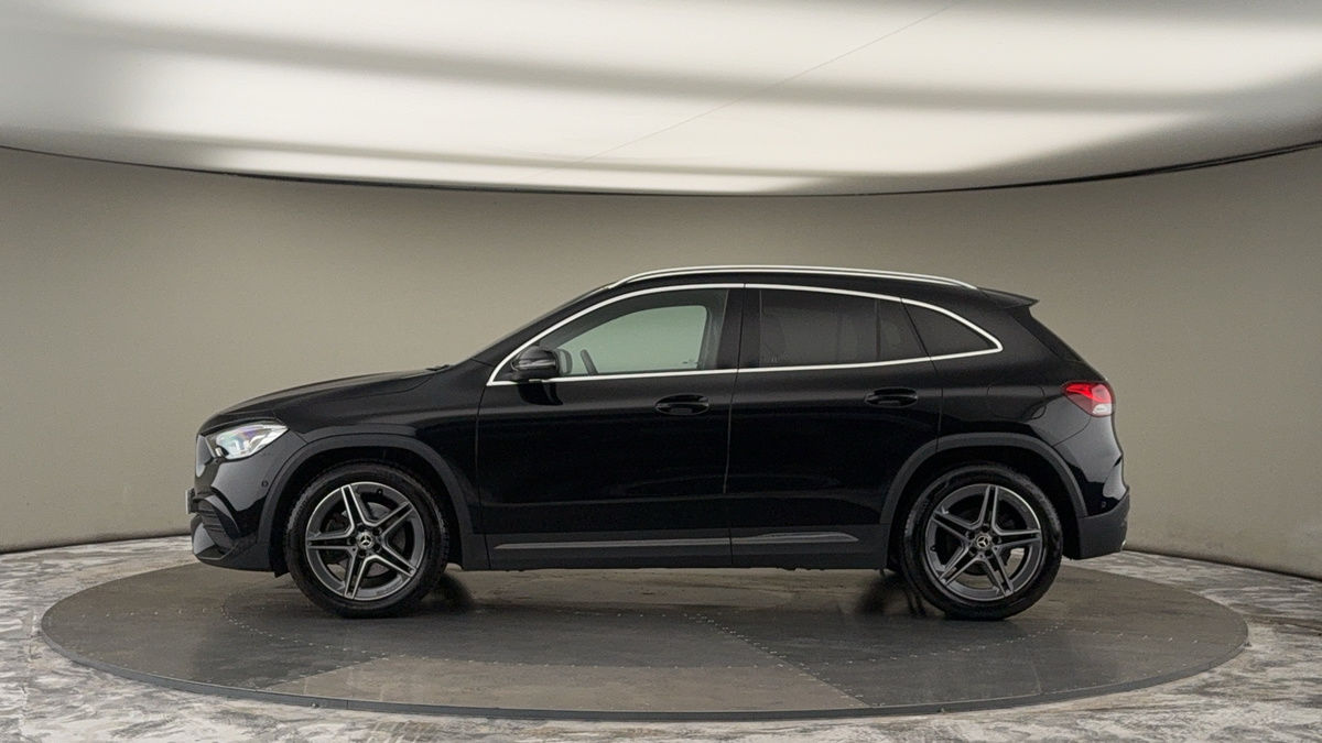 Mercedes-Benz GLA Image 15