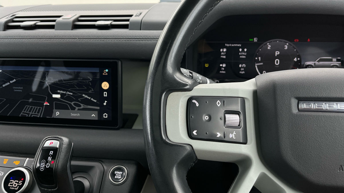 Land Rover Defender 110 Image 13