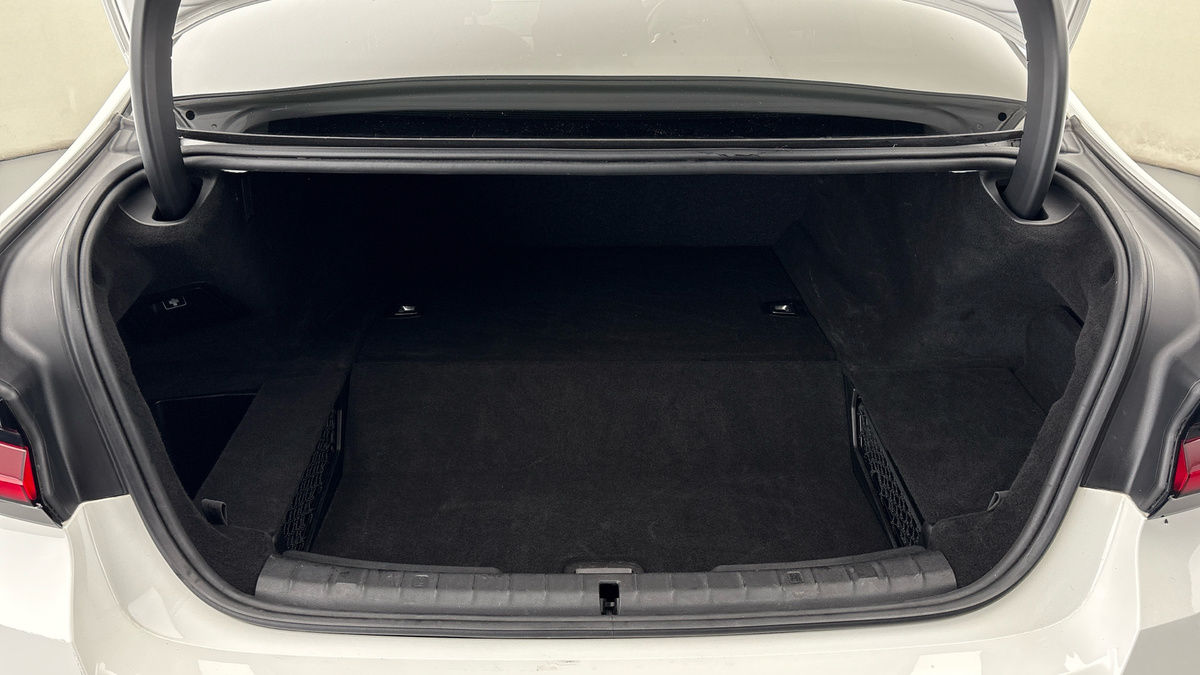 BMW 5 Series Image 11